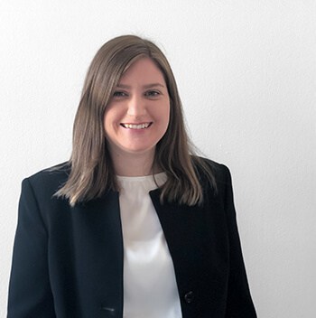 Samantha Hofmann, Kerl & Cie. Samanta Hofmann: Master of Arts German Literature; Strategist with language skills; specialized in design and planning of content for PR and Media Planning